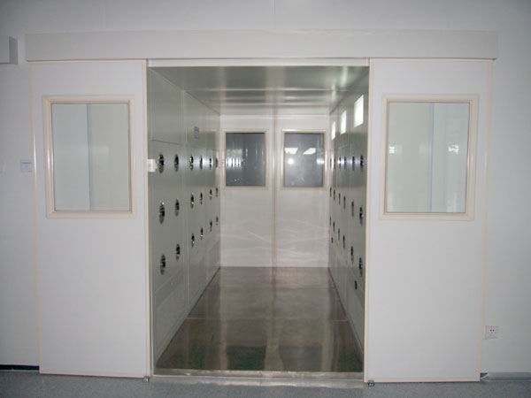 潔凈工程中的風(fēng)淋室要如何安裝？潔凈工程中風(fēng)淋室有什么作用？