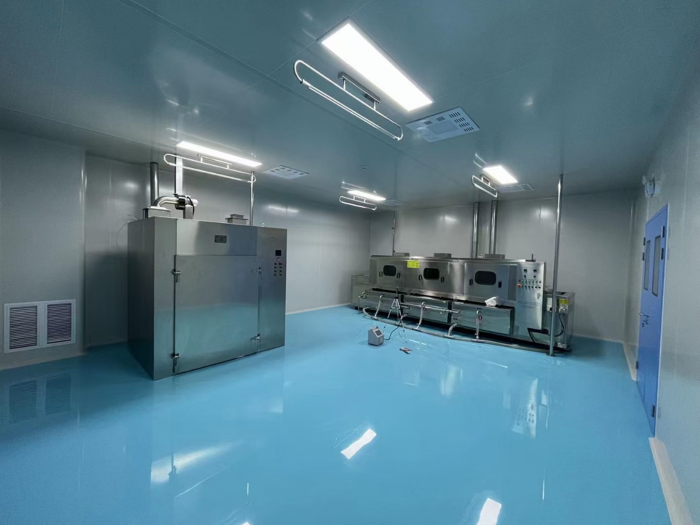 潔凈無塵車間有什么特點(diǎn)?是沒有一點(diǎn)灰塵的車間嗎?